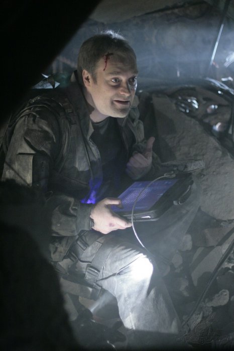 McKay finds himself trapped in a heap of rubble when a boobytrap causes Michael's research lab to collapse in on the team.
