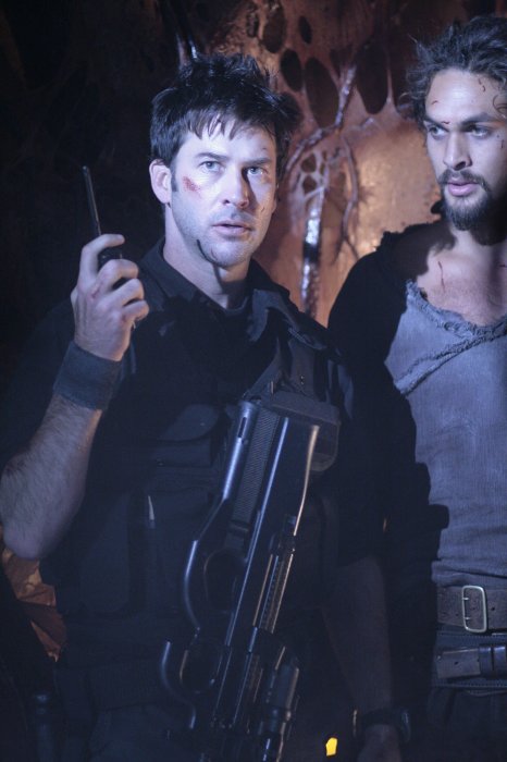 Sheppard (Joe Flanigan) and Ronon (Jason Momoa)
