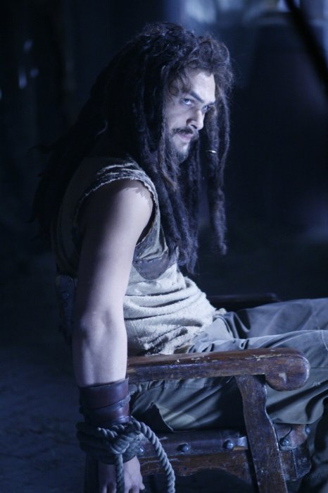 Ronon Dex (Jason Momoa) finds himself a prisoner of his worst enemy.
