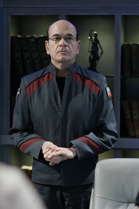 Richard Woolsey (Robert Picardo)
